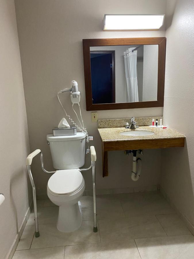 Days Inn By Wyndham Brunswick Bath Area Phòng bức ảnh