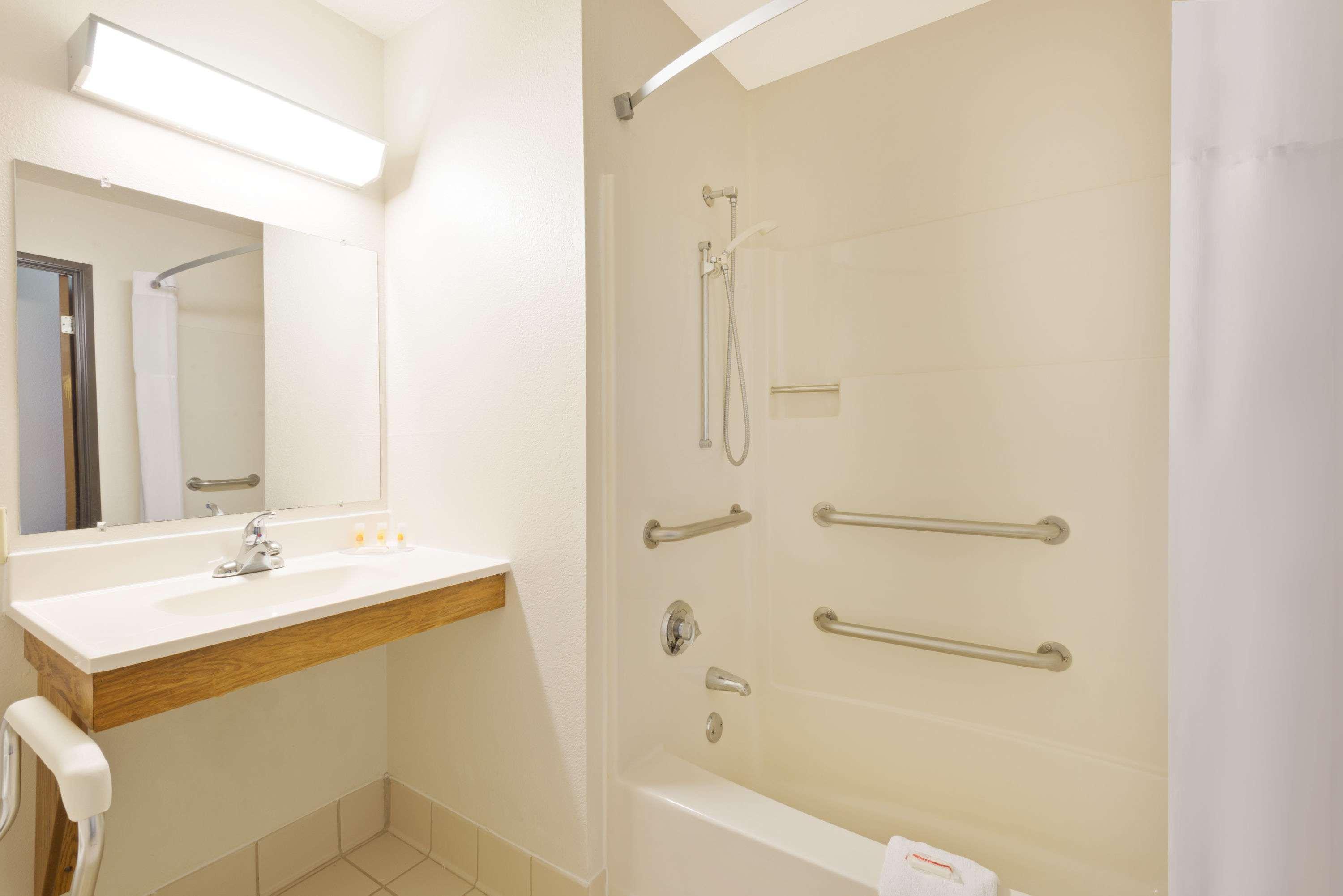 Days Inn By Wyndham Brunswick Bath Area Ngoại thất bức ảnh