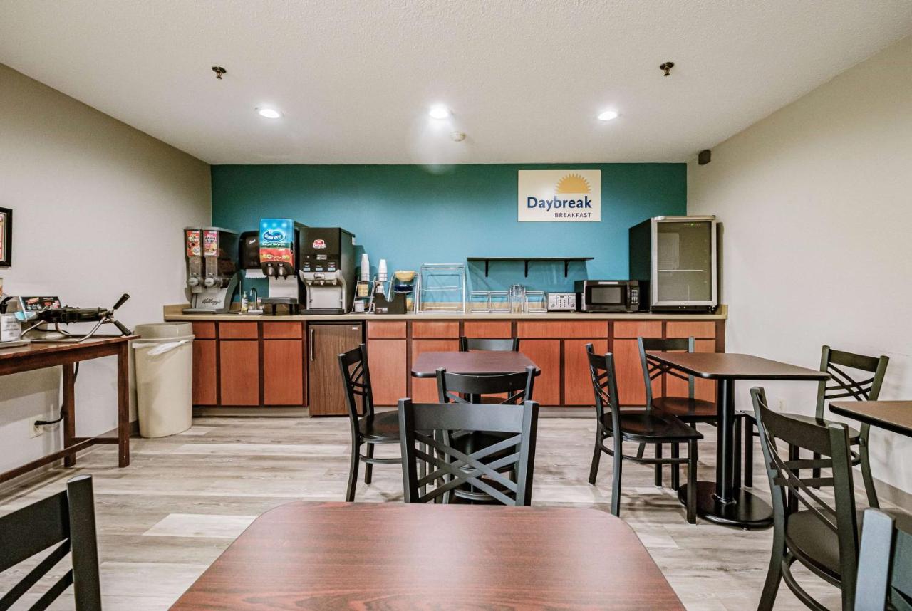 Days Inn By Wyndham Brunswick Bath Area Ngoại thất bức ảnh